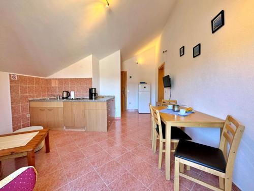 Η κουζίνα ή μικρή κουζίνα στο Apartment Dani 2