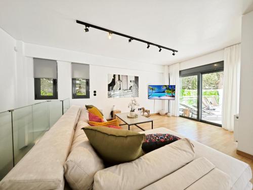 Voula Private Pool, Beach, Home cinema Apartment