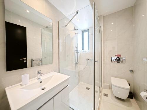 Voula Private Pool, Beach, Home cinema Apartment
