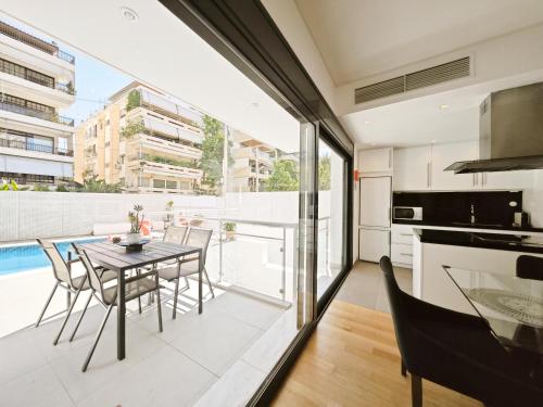 Voula Private Pool, Beach, Home cinema Apartment