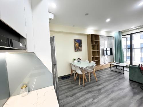 Una cocina o zona de cocina en Moon Bay Homestay