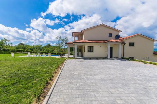 Villa Satine, a romantic pool villa surrounded by nature