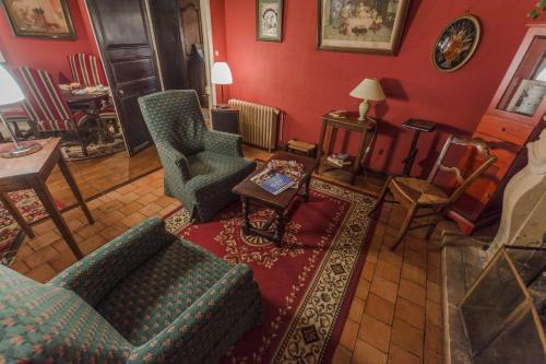 a living room with a couch and chairs and a table at Le Relais Cicero in La Flèche