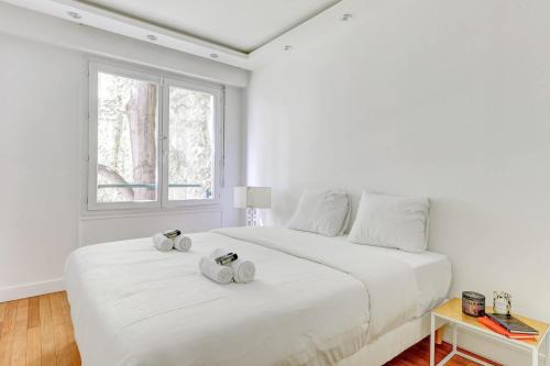 BM-Appartement chic avec terrasse - Champs-Elysees