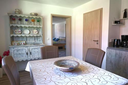 a dining room with a table with a bowl on it at Ferienwohnung Zur Sonne in Bad Liebenstein