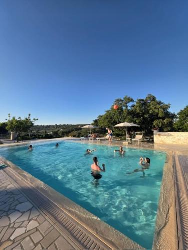 Bazén v ubytování Casa Vacanze 'La Quercia' nebo v jeho okolí