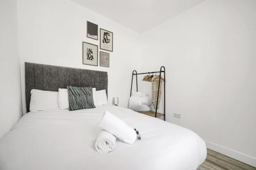 Postel nebo postele na pokoji v ubytování Luxury 1 Bed Apt - Fast Wifi - Central Cardiff