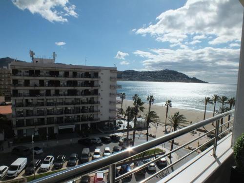 Appartement en Bord de Mer à Santa-Margarita, 6ème Étage avec Terrasse, Jardin et Piscine