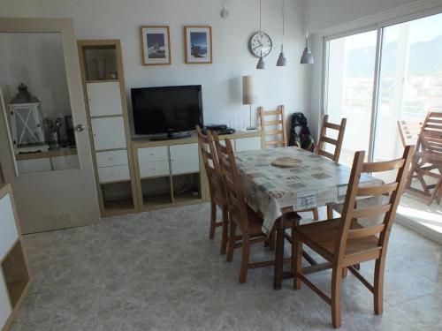 Appartement en Bord de Mer à Santa-Margarita, 6ème Étage avec Terrasse, Jardin et Piscine