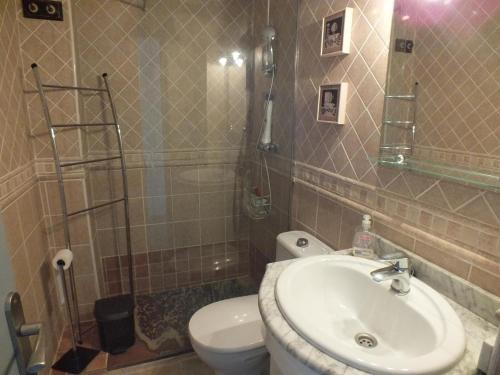Appartement cosy à 50m de la plage avec climatisation et TV, 2/4 personnes