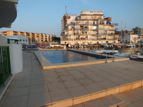 Appartement à Roses avec piscine pour 4 personnes – Proche de la plage