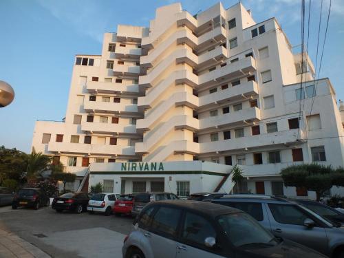 Apartamento en Roses con Piscina Comunitaria y Vista a la Costa - ES-204-44