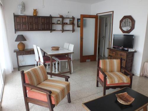 Appartement à Roses: Terrasse, Piscine, 6 Pers.