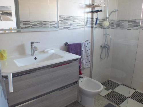 Appartement Confortable à deux pas de la Plage avec Parking et Grande Terrasse à Roses