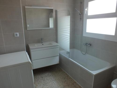 Appartement 6 pers, front de mer, terrasse, parking, TV chaînes françaises