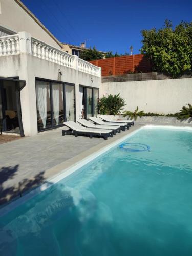 Appartement T3 dans villa avec piscine