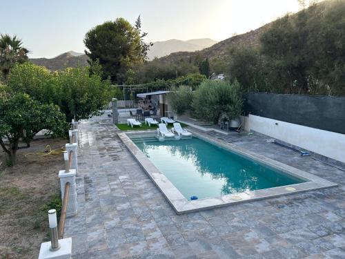 Πισίνα στο ή κοντά στο Villa Karma