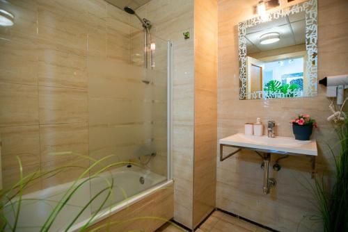 Premium Apt with Balcony Sea Walk by TuriVida