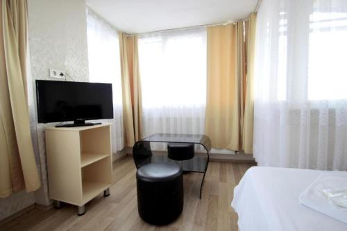 a room with a bed and a desk with a television at SİMGE SULTAN' old cty in Istanbul