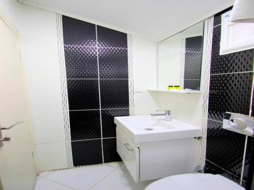 a bathroom with a toilet and a sink and a mirror at simge pansiyon in Istanbul