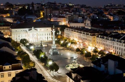 Modern 2-Bed Apartment - Heart of Downtown Lisbon