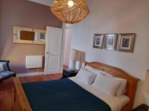 Modern 2-Bed Apartment - Heart of Downtown Lisbon