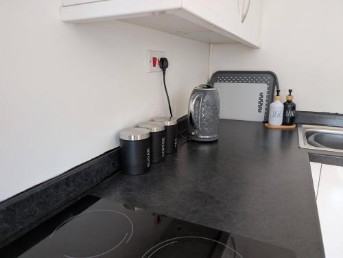 Köök või kööginurk majutusasutuses Lovely 1 Bedroom House with Private Garden and Parking