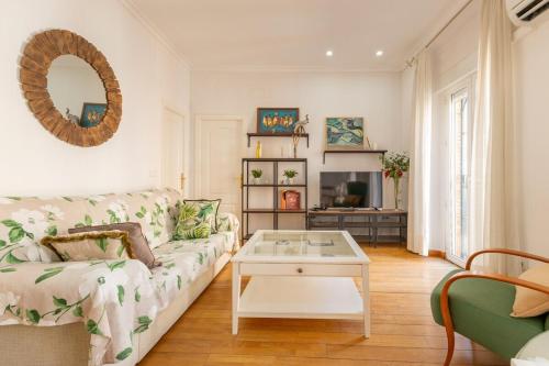 Cuna Center Suite by Valcambre