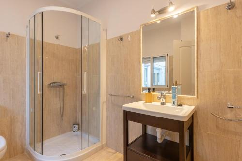 Cuna Center Suite by Valcambre