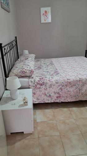 a bedroom with a bed and a white table at La Casa nel Borgo in SantʼAgata deʼ Goti