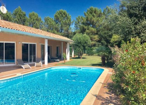 Villa Temara à Soustons Plage , piscine , Golf, Lac Marin