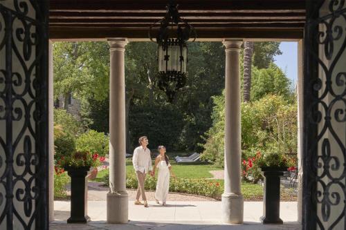 a bride and groom walking under a gazebo at NH Collection Grand Hotel Palazzo Dei Dogi in Venice