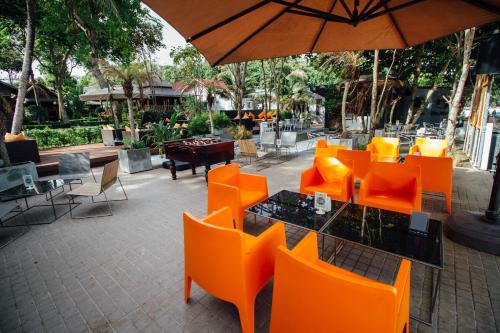Un restaurante o sitio para comer en Samed Grandview Resort