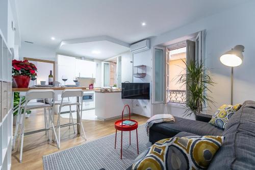 Boutique Downtown Apartment by TuriVida