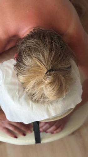 a woman with her head on a plate with her hair at Chambre d'Hôtes du Domaine de Gargoris, Terrasse Privée & Piscine in Pont-du-Casse