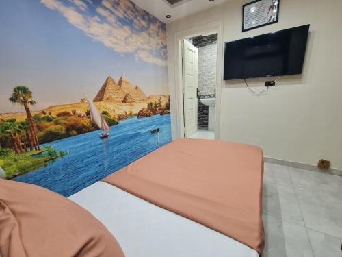 Ένα ή περισσότερα κρεβάτια σε δωμάτιο στο Pyramids Sunrise View Hotel