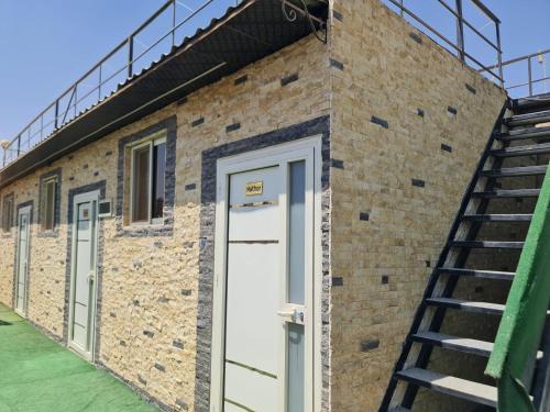 Το κτήριο όπου στεγάζεται  το hostel
