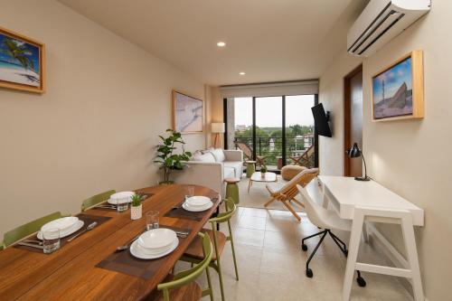 a living room with a table and a dining room at Everglades Suites in Cancún