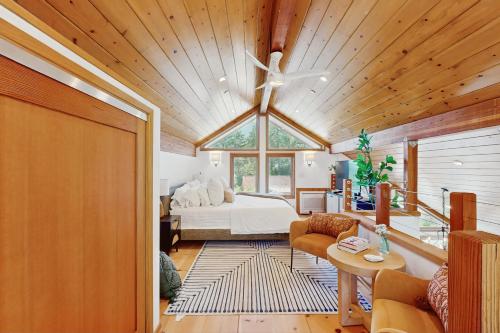 a bedroom with a bed and a large window at Deerhaven Lodge B in Idyllwild