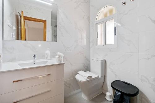 Koupelna v ubytování Bonito bungalow cerca de la playa de La Mata