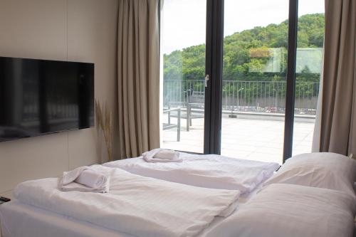 Кровать или кровати в номере Hotel Taxis Bratislava - New rooms