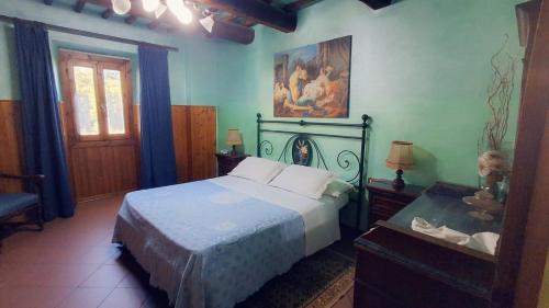 a bedroom with a bed and a painting on the wall at Fattoria Antognoni in Reggello