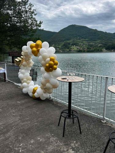 a bunch of balloons on a table next to a body of water at Villa Relax Zvornicko Jezero in Zvornik