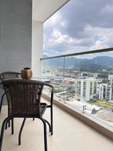 a chair on a balcony with a view of a city at Rest and Perfect Location in Dosquebradas
