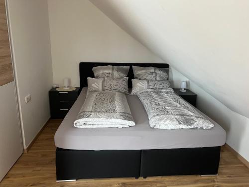 Ένα ή περισσότερα κρεβάτια σε δωμάτιο στο Hinter-Apartments