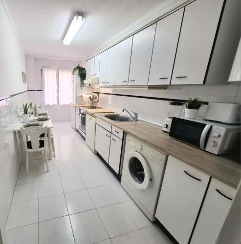 Η κουζίνα ή μικρή κουζίνα στο Luanco Soja Park - Encanto en una Villa Marinera