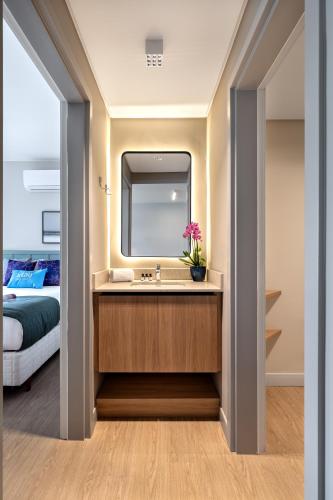 Ein Bett oder Betten in einem Zimmer der Unterkunft The Bridge by Xtay - Estúdio completo, proximo a Arena Opus com Wi-Fi rápido, piscina, academia