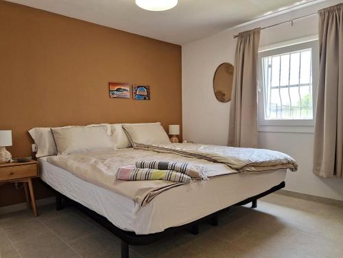 a large bed in a bedroom with a window at Villa de Gracia Casa 4 in Tordera