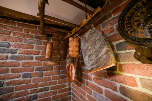 a wall with a clock and a brick wall at Apartmani Petra i Tea in Krapina