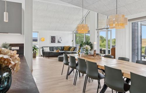 Χώρος καθιστικού στο Amazing Home In Bogense With Sauna
